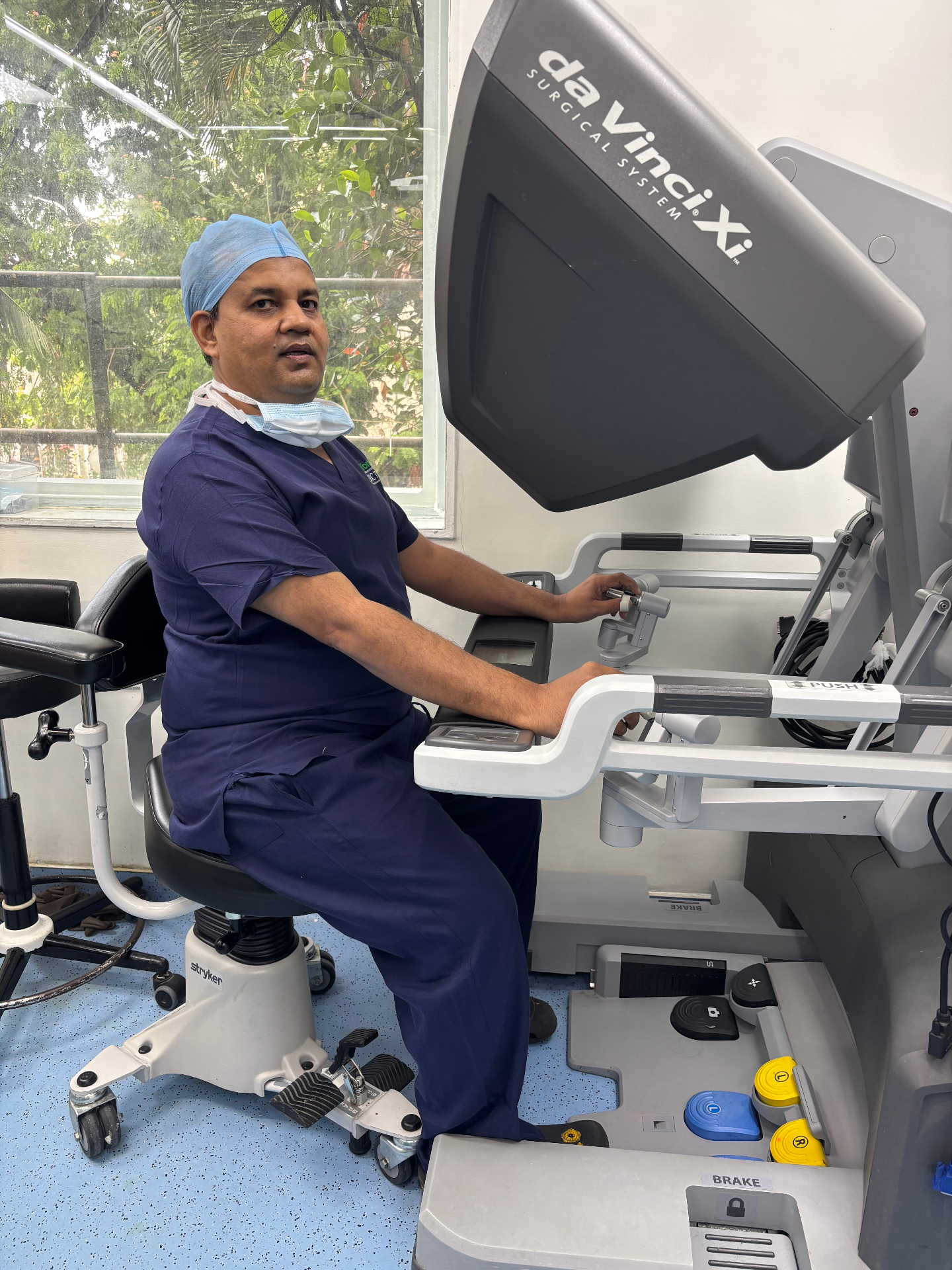 Dr. Nitin Jain operating the da Vinci Xi robotic surgical system